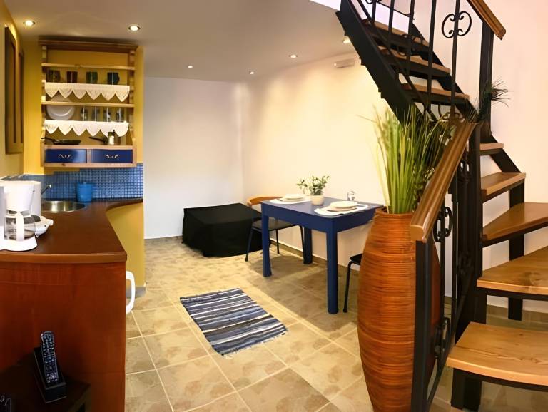 Apartment with garden & terrace — photo 3