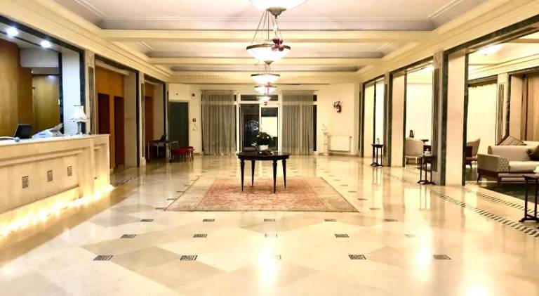 Serviced apartment with pool, yard & terrace — photo 5