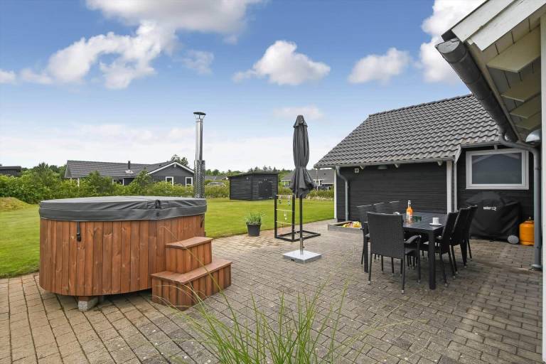 Family-oriented vacation home with BBQ, patio & yard | Pets are welcome — photo 3