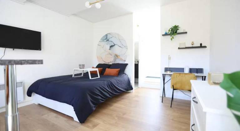 Nice holiday apartment with terrace | Good for workation | Pets are welcome in Malakoff