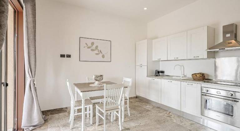Rental apartment with patio & private pool | Pets allowed — photo 3