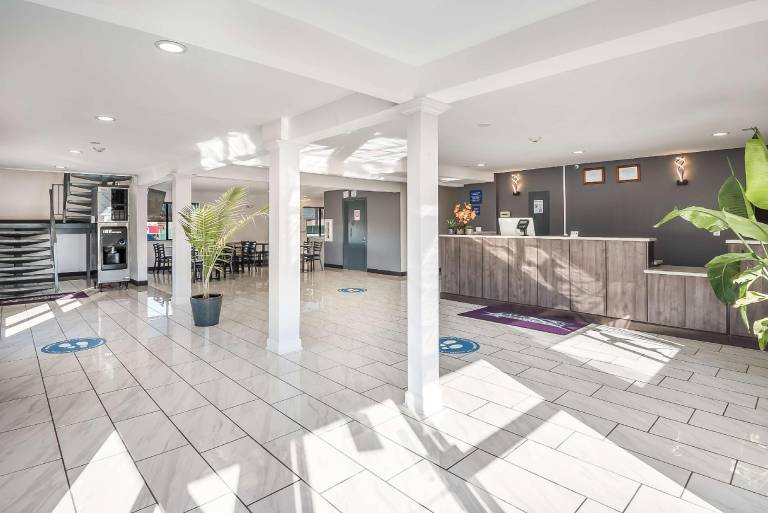 Americas Best Value Inn East Peoria — photo 2