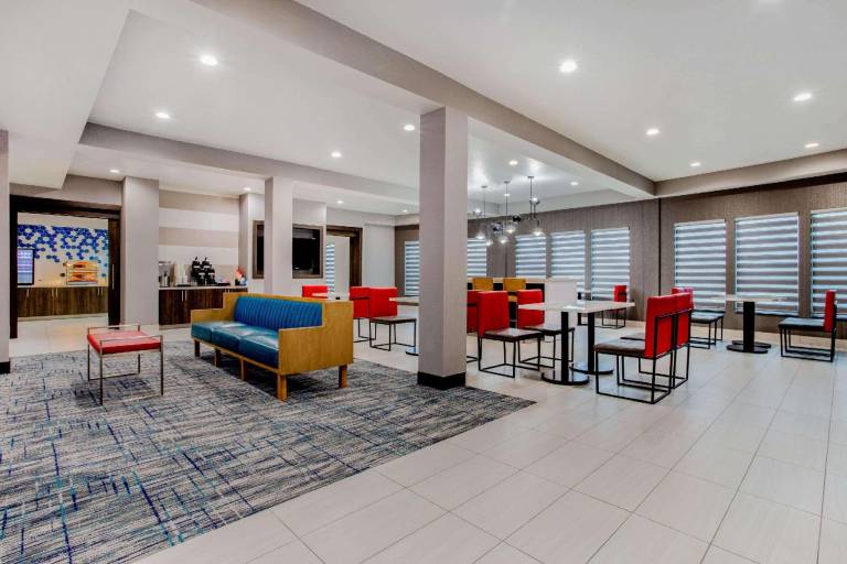 La Quinta Inn & Suites by Wyndham Northlake Fort Worth in Roanoke, TX
