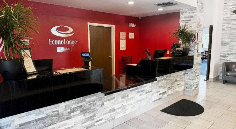 Econo Lodge Wausau - Rothschild — photo 5