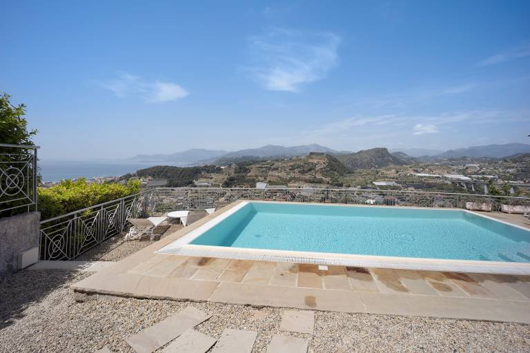 Holiday Home 'Villa Gaia' with Sea View, Shared Pool & Wi-Fi — photo 3