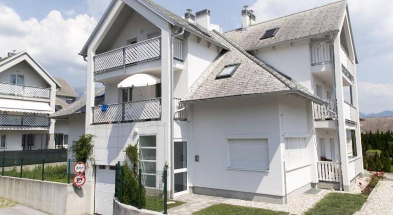 Apartma Doslovče