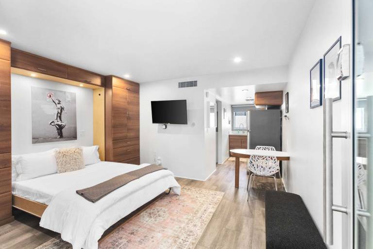 Efficient Living in DTPH Poolside