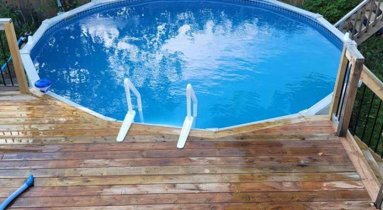 Apartment with pool — photo 5
