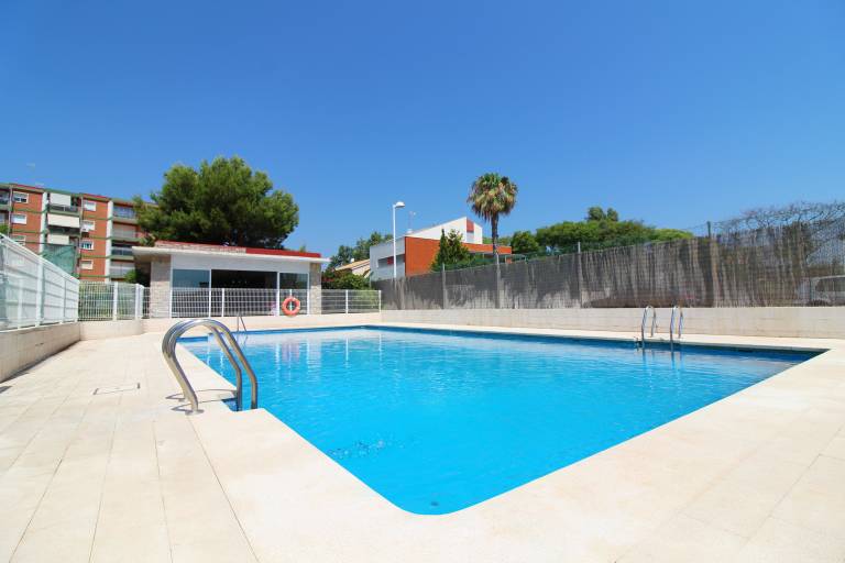 Rental apartment with garden, patio & grill in València