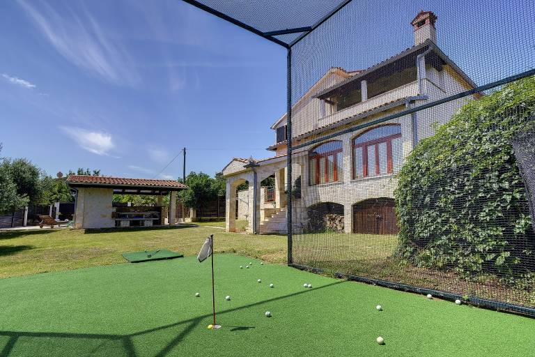 House with private pool, patio & barbeque — photo 5