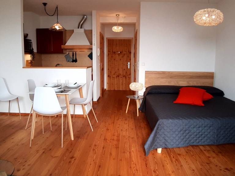 Rental apartment with yard & terrace — photo 4