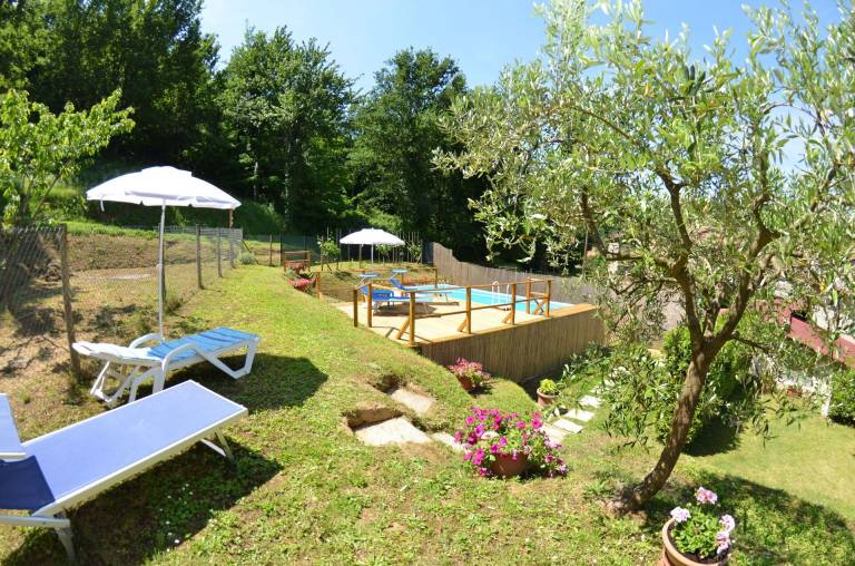 Family-friendly house with private pool, barbecue & yard | Pets are welcome — photo 3