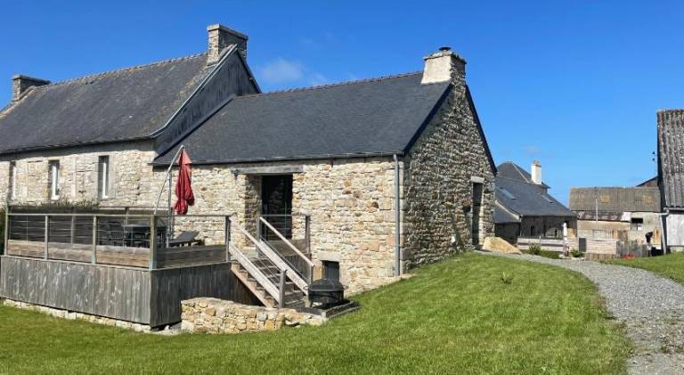 Vacation home with BBQ, patio & yard in Morlaix