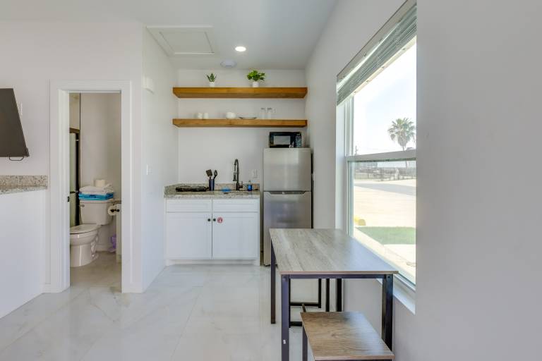 Pool Access & Prime Location! SPI Getaway for 2 — photo 2
