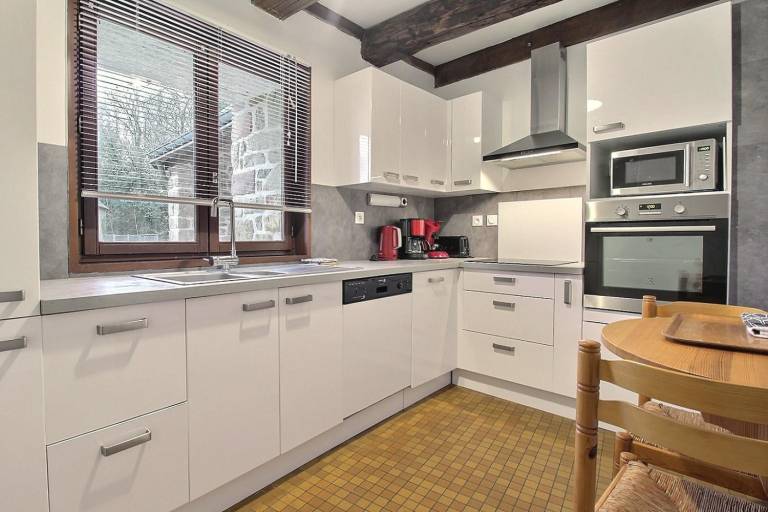 Gite with yard & patio — photo 2