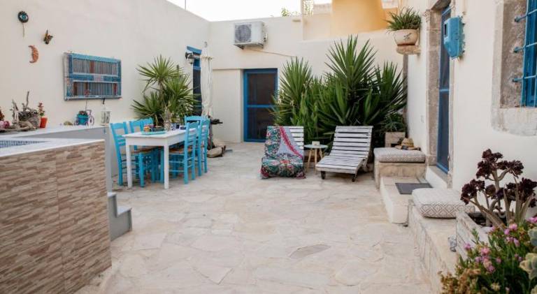 House with private pool, terrace & yard | Suitable for remote work — photo 4