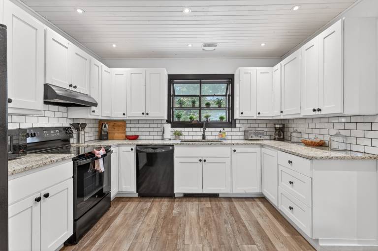 Child-friendly house with barbeque, sauna & patio | Mountain view | Pets allowed — photo 3