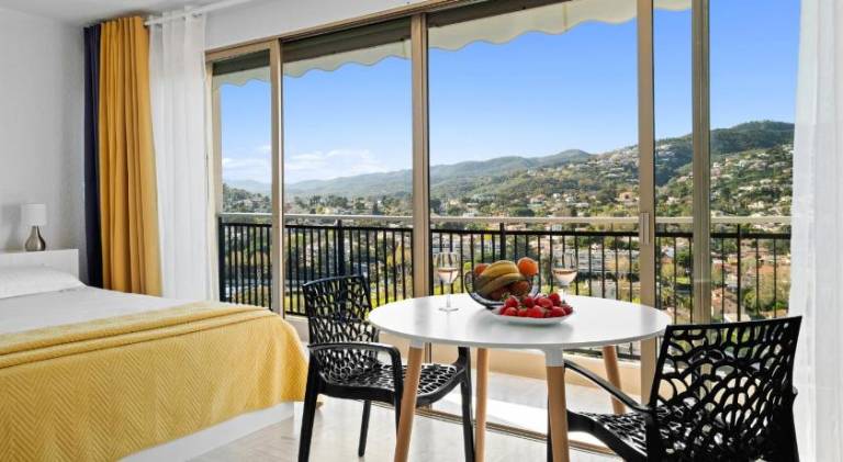 Charming serviced apartment with pool, terrace & yard | Pet-friendly — photo 2