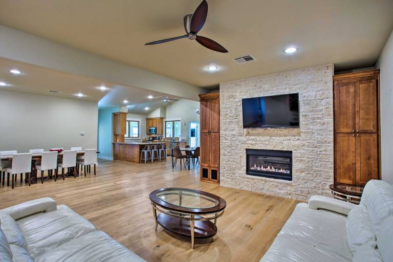 53 Acre Ranch w Stalls Expansive Sanger Retreat