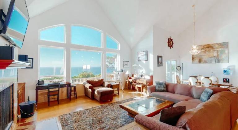 Vacation home with hot tub | Close to the beach | Pets are welcome — photo 3