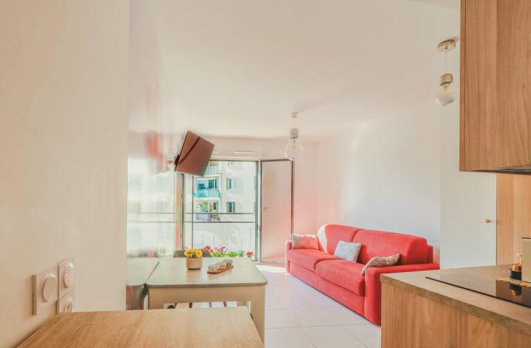 Vacation home with pool — photo 2