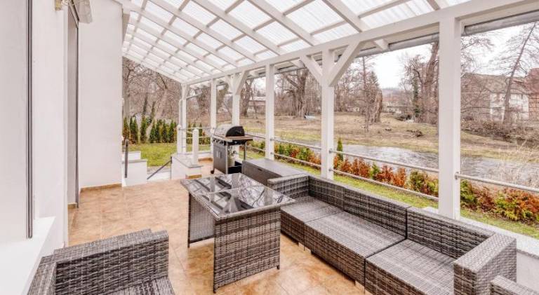 Villa with patio — photo 4