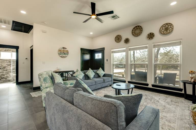 ‘Roo's Hideaway’ Modern 3BR Near Round Top & A&M! — photo 2