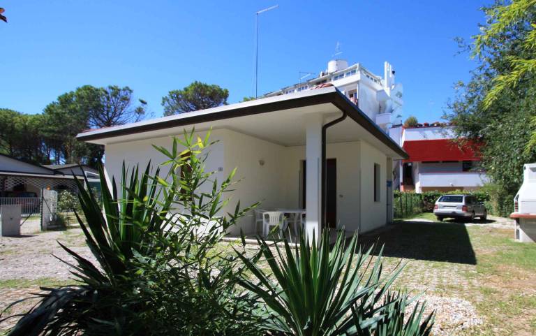 Rental with yard & terrace | Close to the beach | Pet-friendly — photo 2