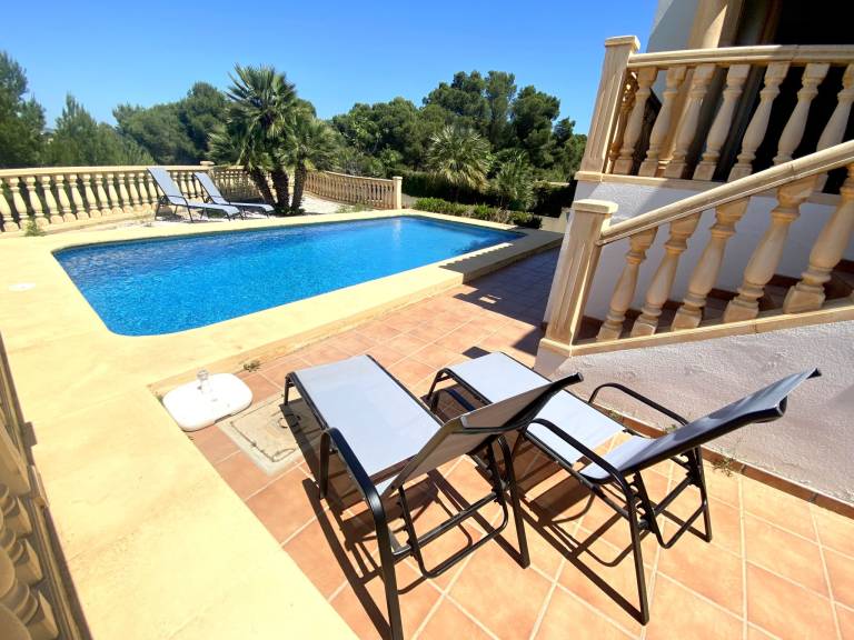 Fully equipped pleasant house with terrace, yard & private pool | Pets allowed — photo 2