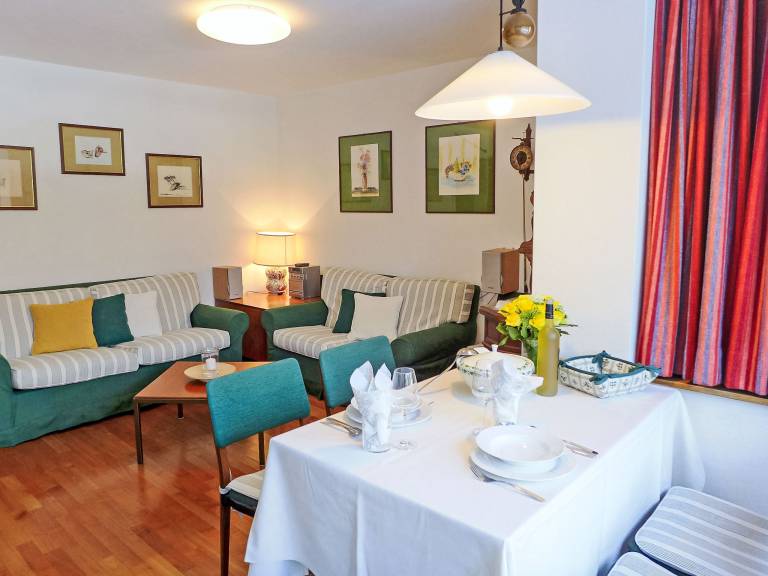 Child-friendly beautiful apartment with garden | Mountain view | Close to the ski | Pets are welcome in St. Moritz
