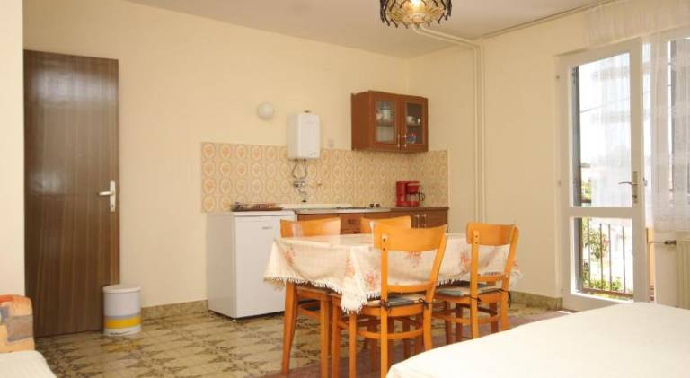 Rental apartment with 2 rooms for 6 persons — photo 3