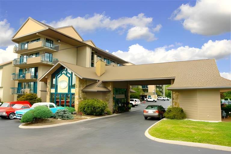 Arbors at Island Landing Hotel & Suites in Pigeon Forge, TN