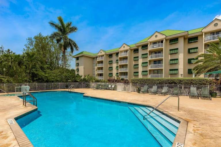 Condo with pool — photo 3