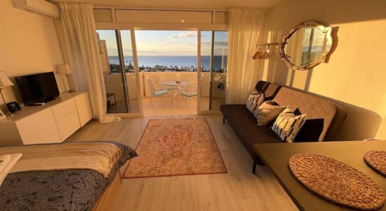 Apartment with pool — photo 2