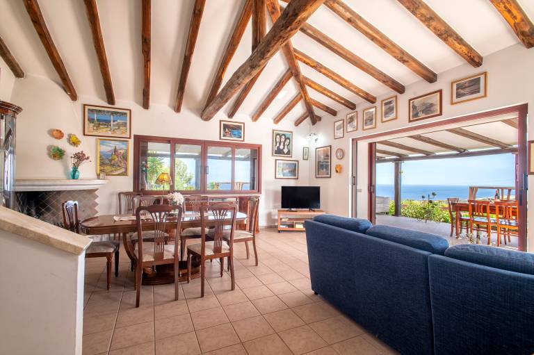 Villa 'Patrizia' with Sea View, Wi-Fi and Air Conditioning — photo 3