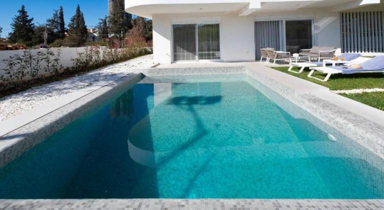 Apartment with garden, private pool & patio — photo 4