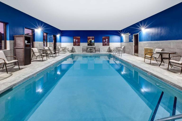 Hampton Inn & Suites Cleveland-Airport/Middleburg Heights — photo 2