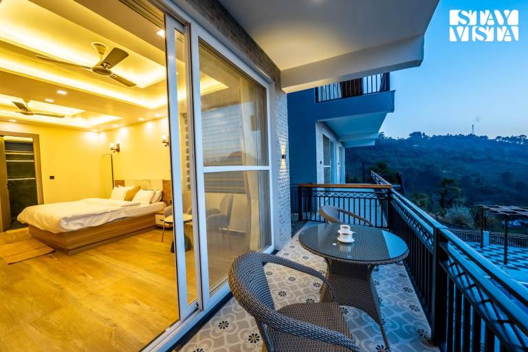 Villa with private pool & yard | Suitable for remote work | Pets allowed — photo 2
