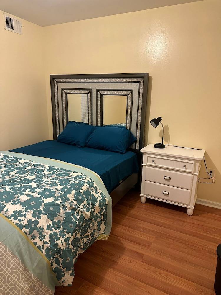 Apartment  Newark