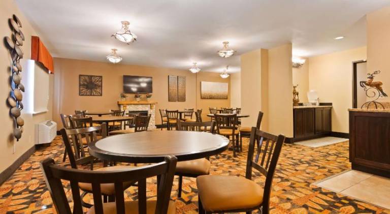 Best Western Plus Deer Park Hotel and Suites — photo 4