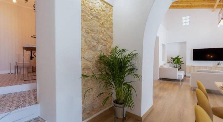 Fully equipped wonderful rental apartment with yard, terrace & grill | Close to the beach | Suitable for remote work | Dogs allowed — photo 3
