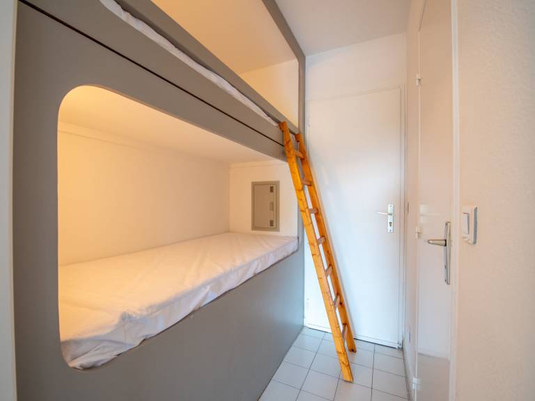 Fully equipped apartment with pool & patio | Pets allowed — photo 4