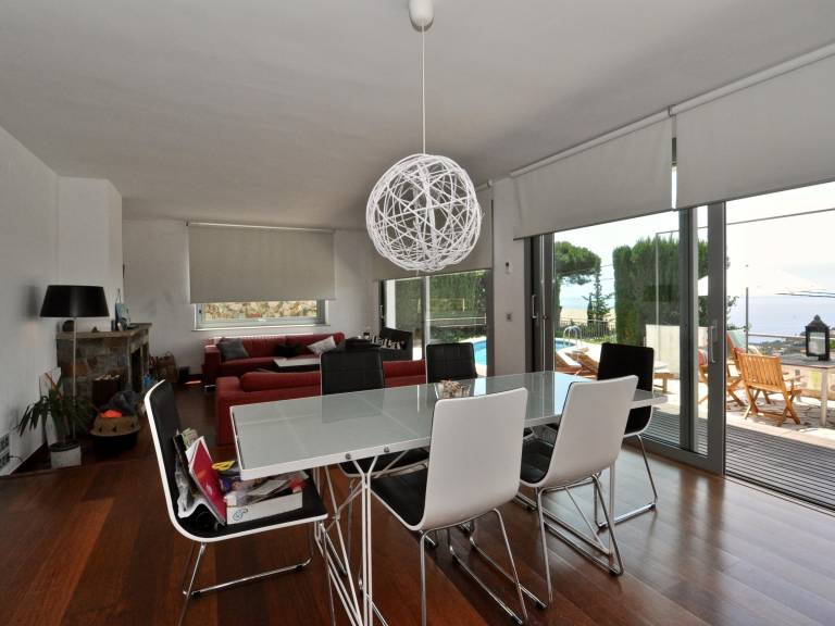 Fully equipped house with private pool, BBQ & yard | Dogs allowed — photo 2
