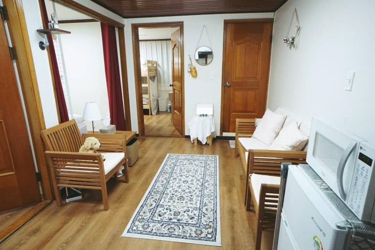 Hongik univ stn 10sec, 3rooms, 4beds, 1st floor — photo 2