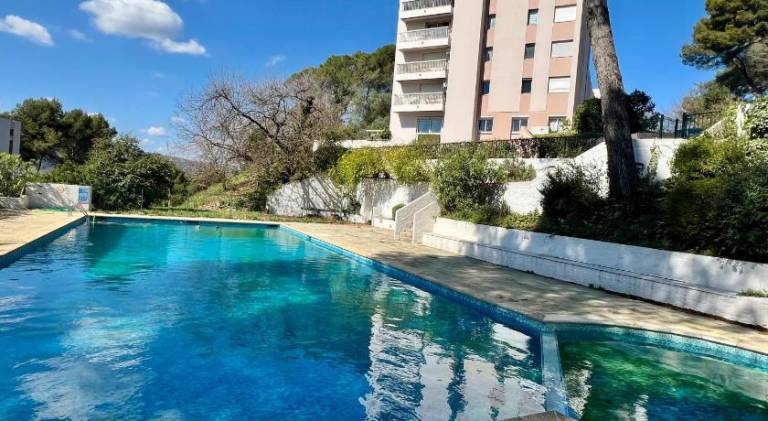 Fully equipped rental apartment with patio & private pool | Pets allowed — photo 3
