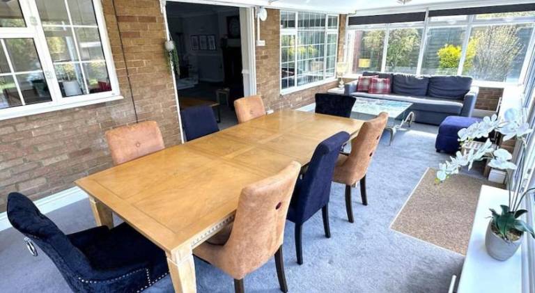 Kennedy Villa - 5 Bedroom House with Hot Tub, WiFi, Free parkings, Close to Bicester Village — photo 3