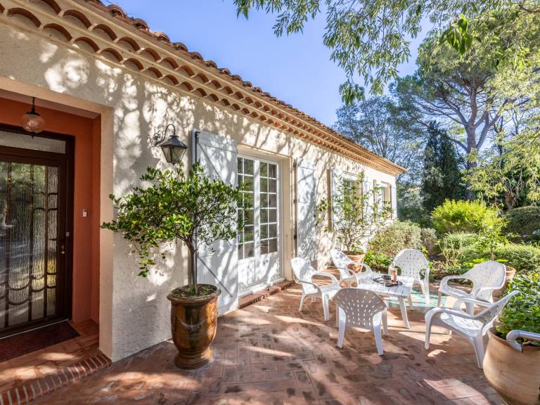 House with garden, private pool & patio | Nature view — photo 2