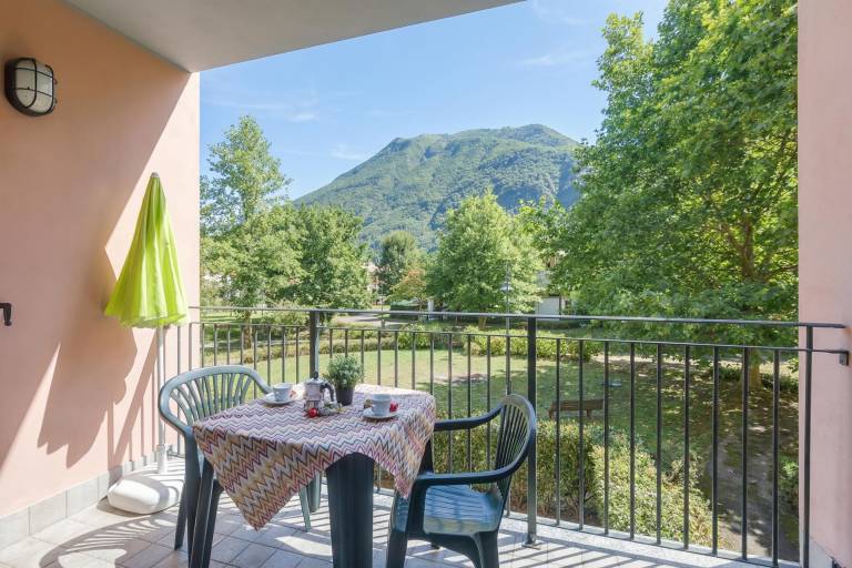 Wonderful holiday apartment with garden & terrace | Mountain view | Beach nearby | Pet-friendly in Porlezza