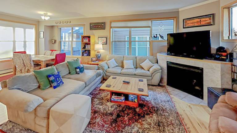 Fully equipped vacation home with jacuzzi & fast internet | Mountain view | Pets allowed — photo 2