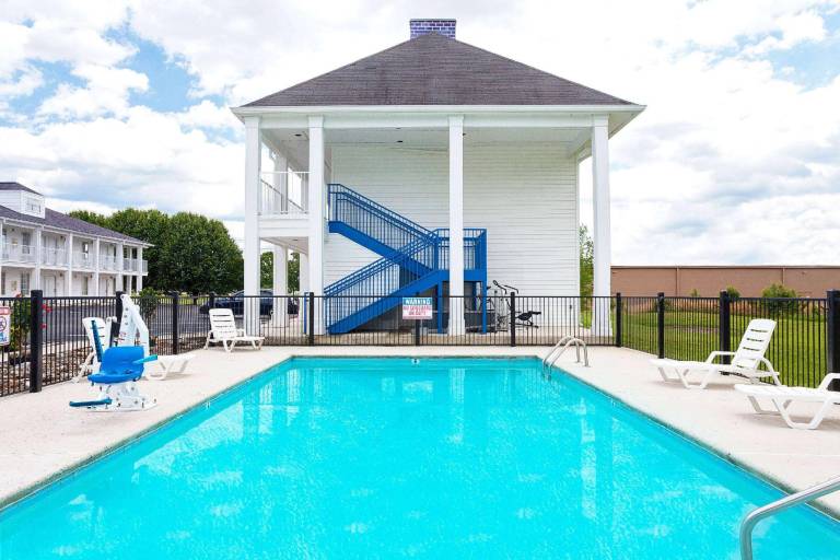 Baymont by Wyndham Tullahoma — photo 2